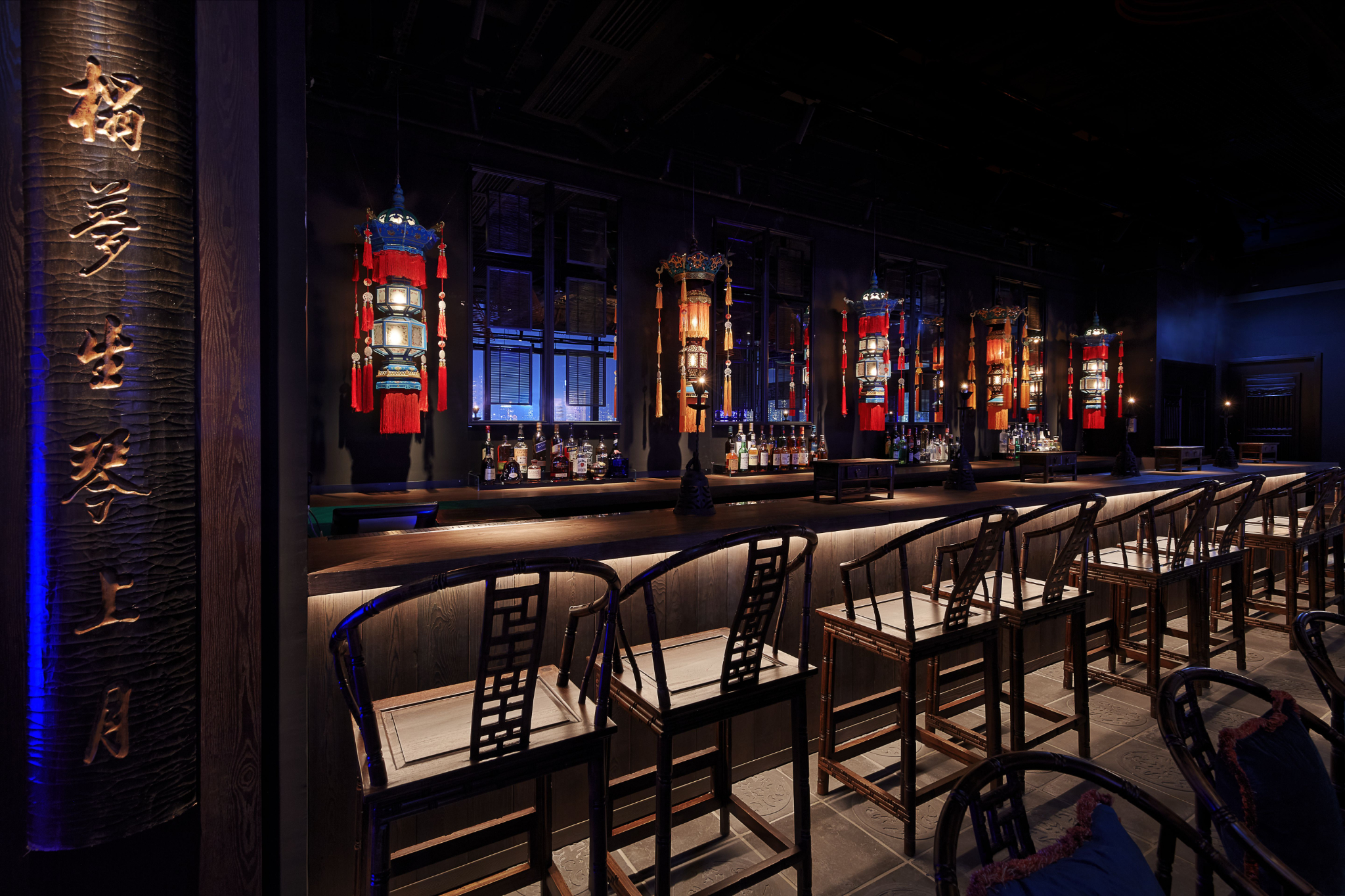 The Bar & Terrace
Our cocktail bar in Tsim Sha Tsui offers spectacular harbour views alongside drinks crafted with Chinese botanicals. Whether you’re joining us for sunset drinks or late evening cocktails, our Moon Terrace provides one of Hong Kong’s most stunning backdrops for any occasion.
