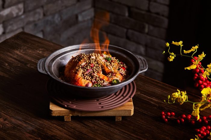 Signature Dinners at Hutong
Experience our occasionally fiery Northern Chinese cuisine every evening with unrivalled Victoria Harbour views. Featuring signature dishes including Flaming Peking duck, Red Lantern crispy soft-shell crab, and Sichuan lobster. 
Learn More
